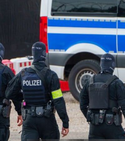 Mitglieder der Reichsbürger-Gruppe in Deutschland mit Haftbefehlen