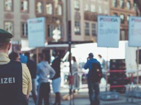 Messerangriff in Bayern fordert zwei Todesopfer und Verdächtigen festgenommen