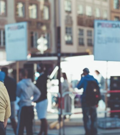 Messerangriff in Bayern fordert zwei Todesopfer und Verdächtigen festgenommen