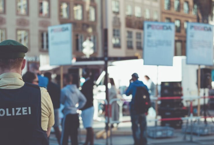 Messerangriff in Bayern fordert zwei Todesopfer und Verdächtigen festgenommen