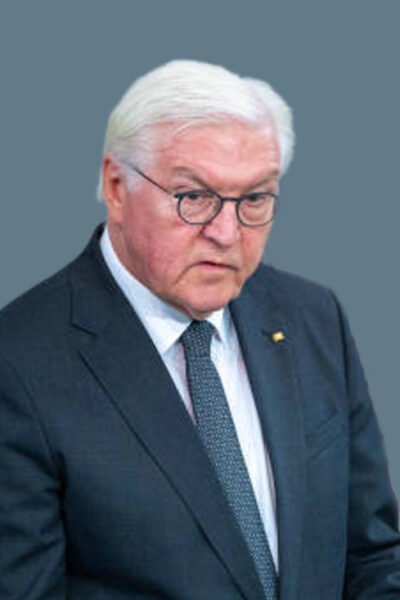 Steinmeier laying wreath in Magdeburg after Christmas Market attack