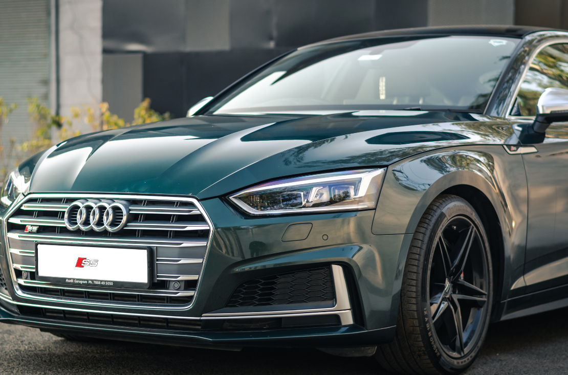 Grüner Audi S5, Frontansicht