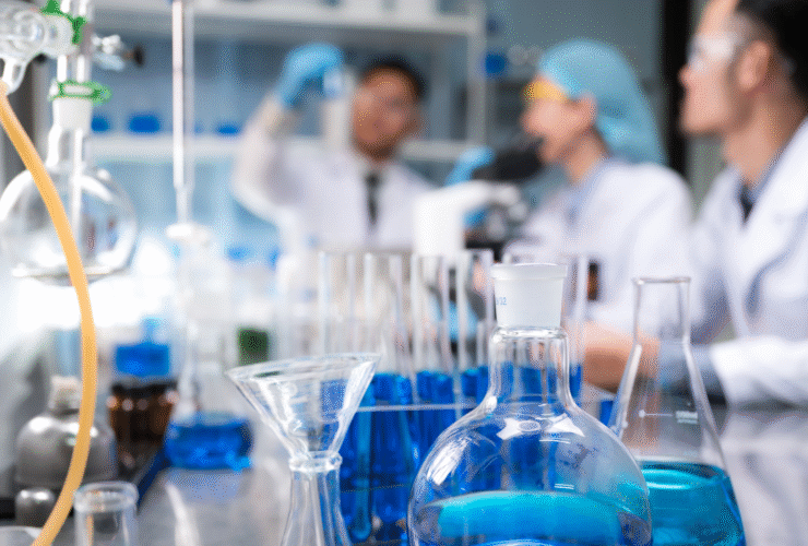 Bild-Alternativ-Tag: Wissenschaftler im Labor