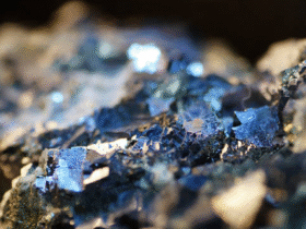 Mineralien in der Elektrofahrzeug-Lieferkette